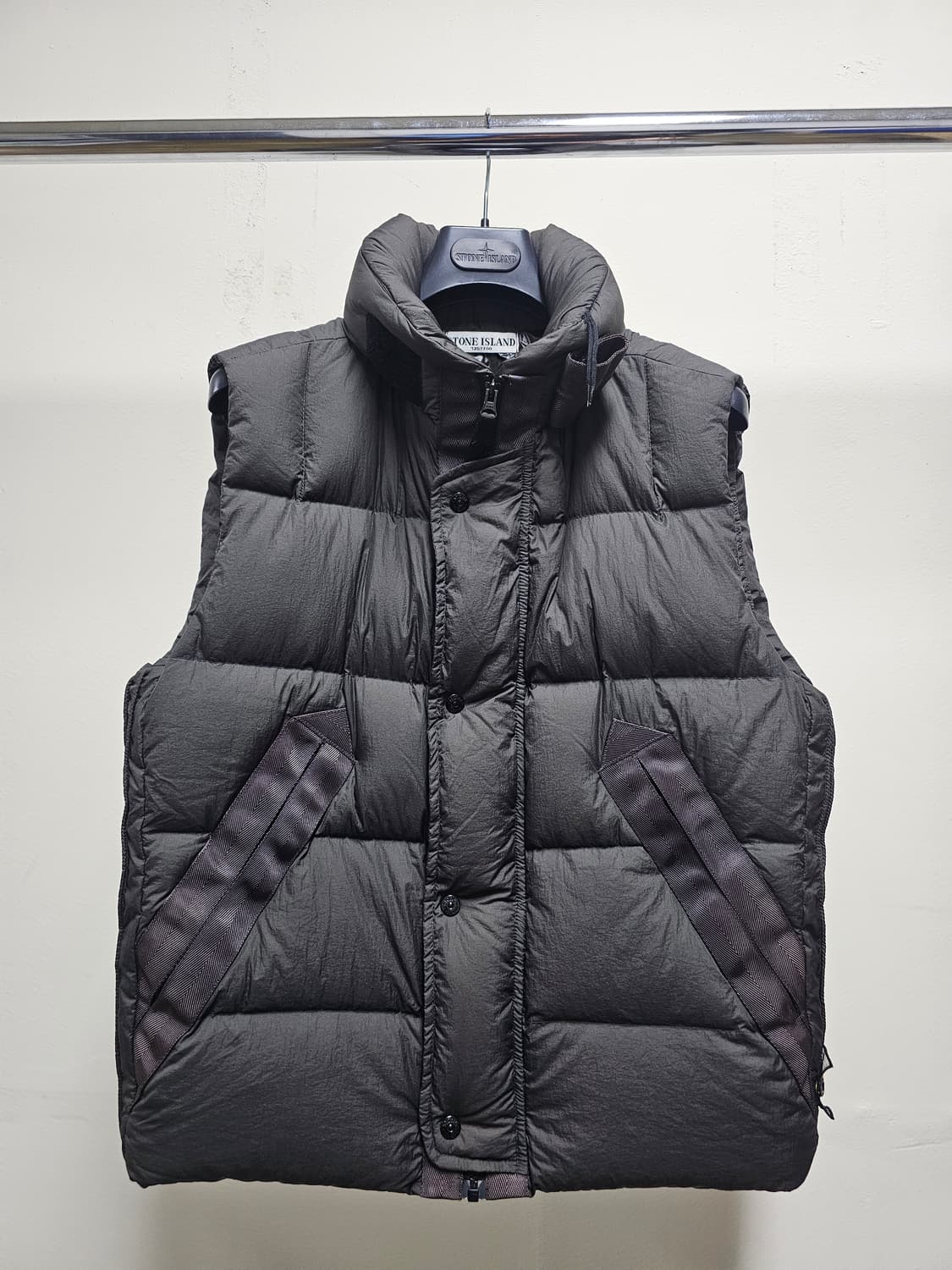 StoneIsland Opaque Nylon Tela Down Gilet 상품이미지1