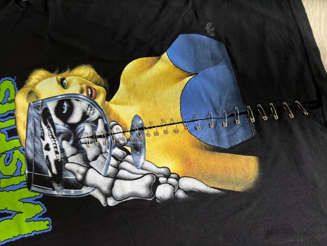 Distressed Misfits 20years of Terror T 상품이미지3