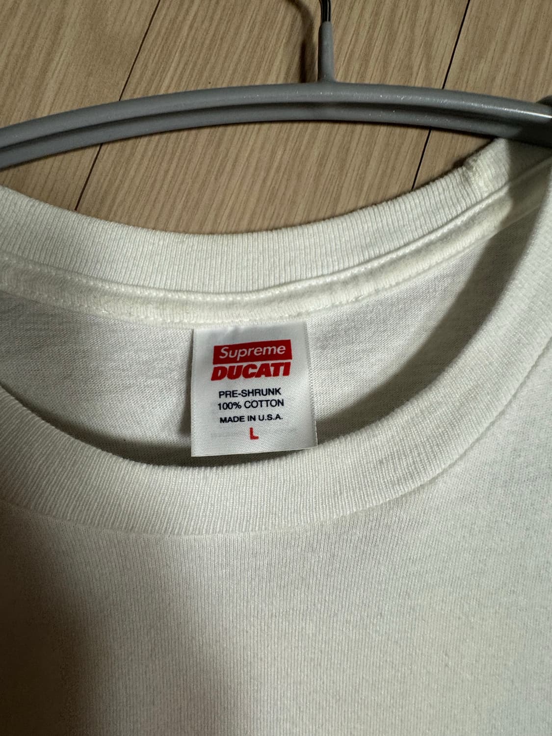 슈프림 x 두카티 로고 티셔츠 화이트 - 24SS 상품이미지4