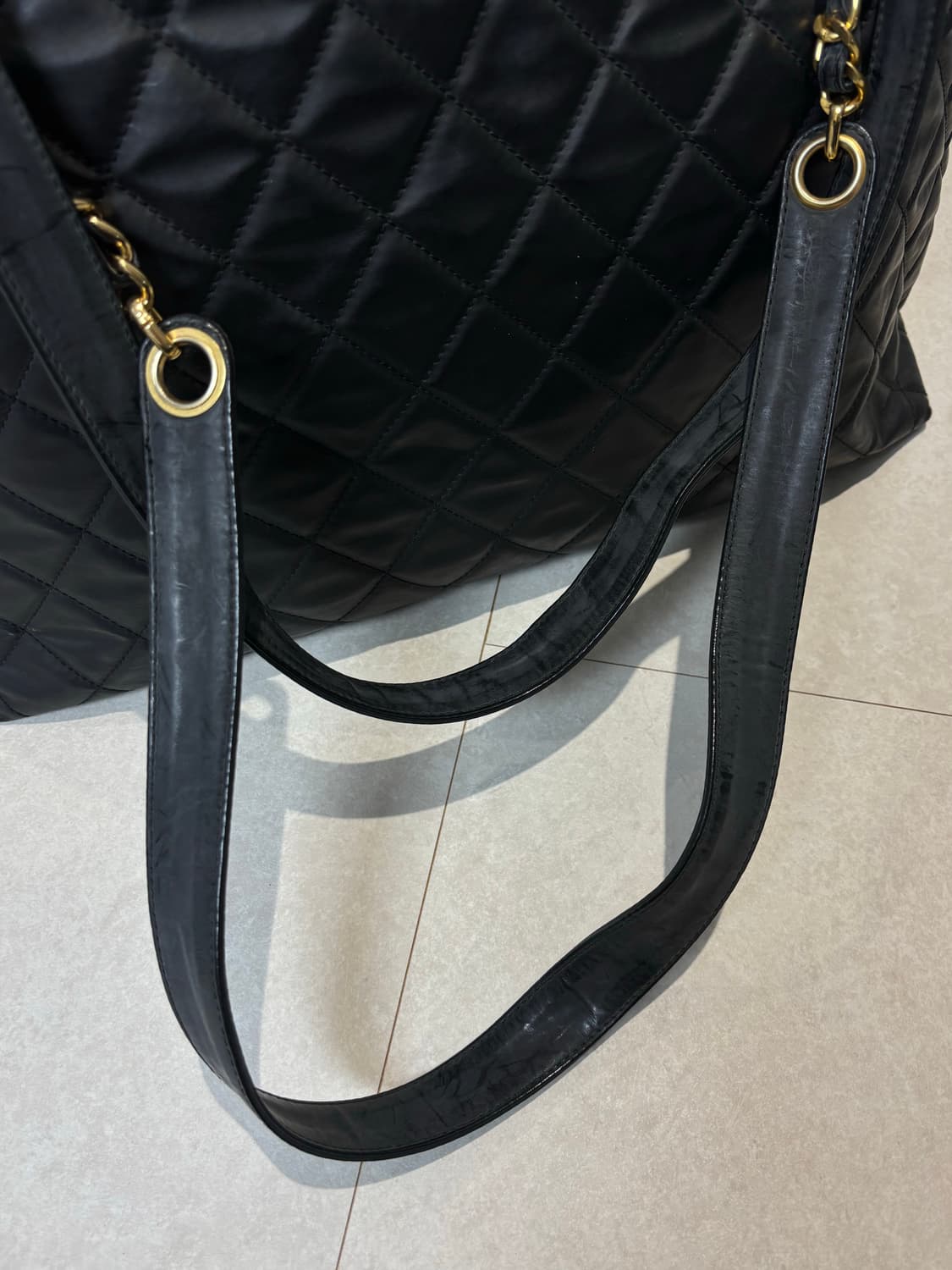샤넬 블랙 퀼팅 체인 숄더백 상품이미지3