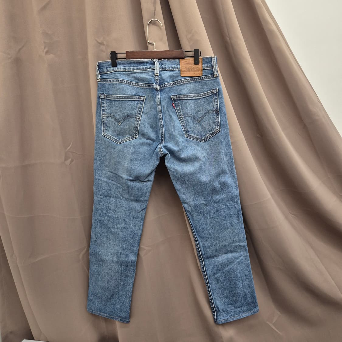 리바이스 502 테이퍼 핏 진 32 상품이미지1