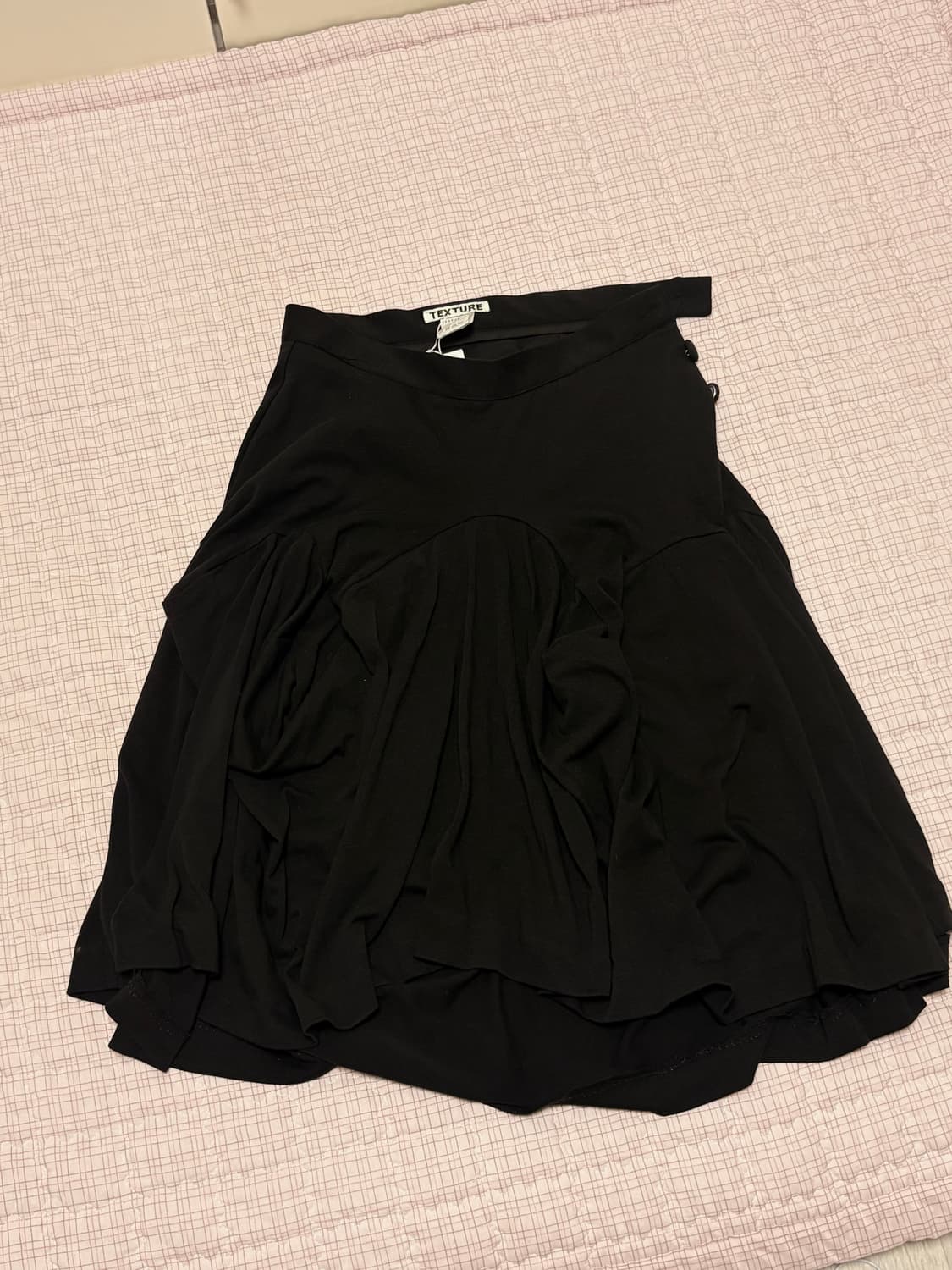 뉴뉴 텍스쳐 미디 스커트 새상품 택O / 정가 4.5만 상품이미지1