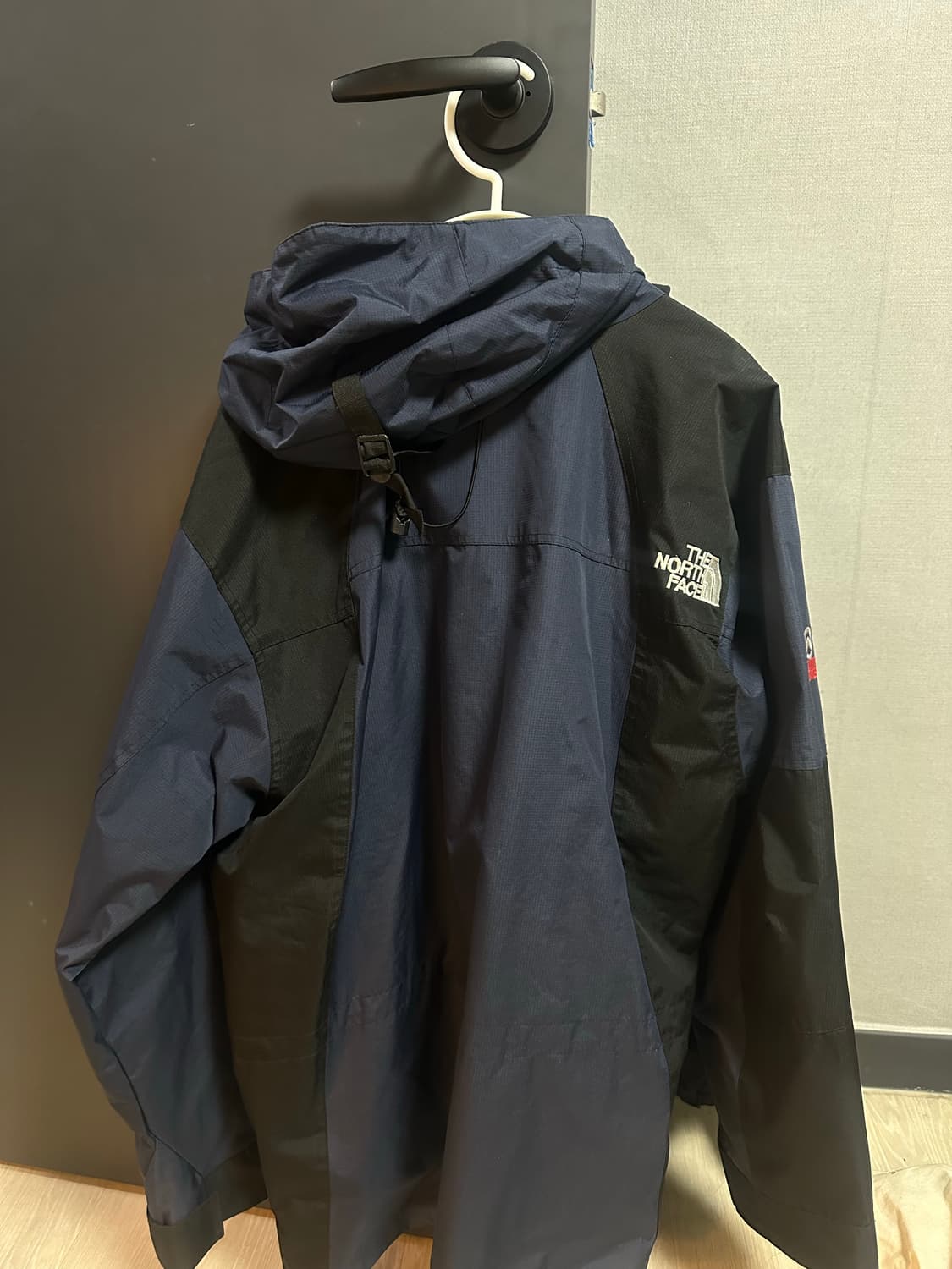 노스페이스 오버핏 바람막이 상품이미지2