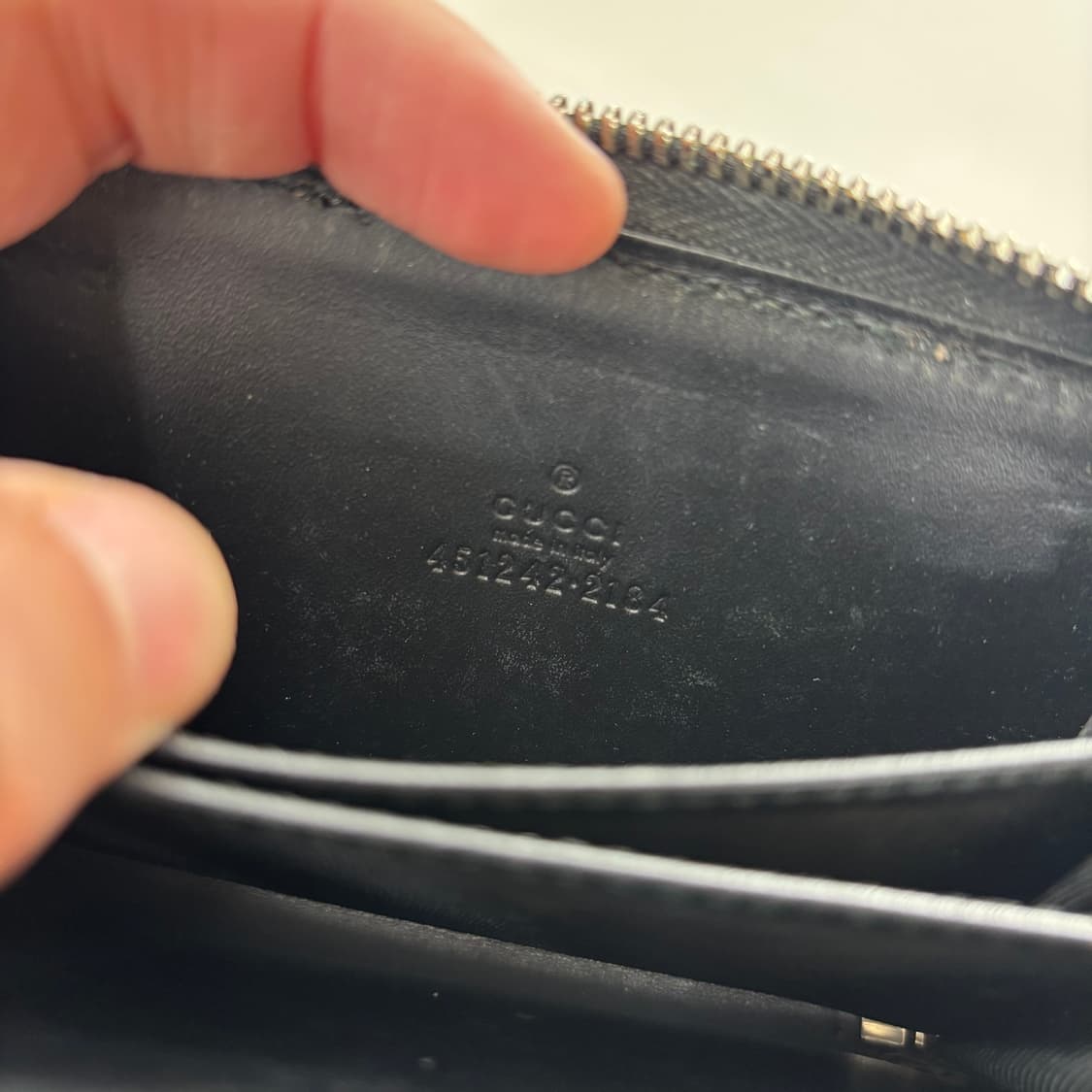 구찌 에덴 GG 수프림 지퍼 카드 지갑 상품이미지4