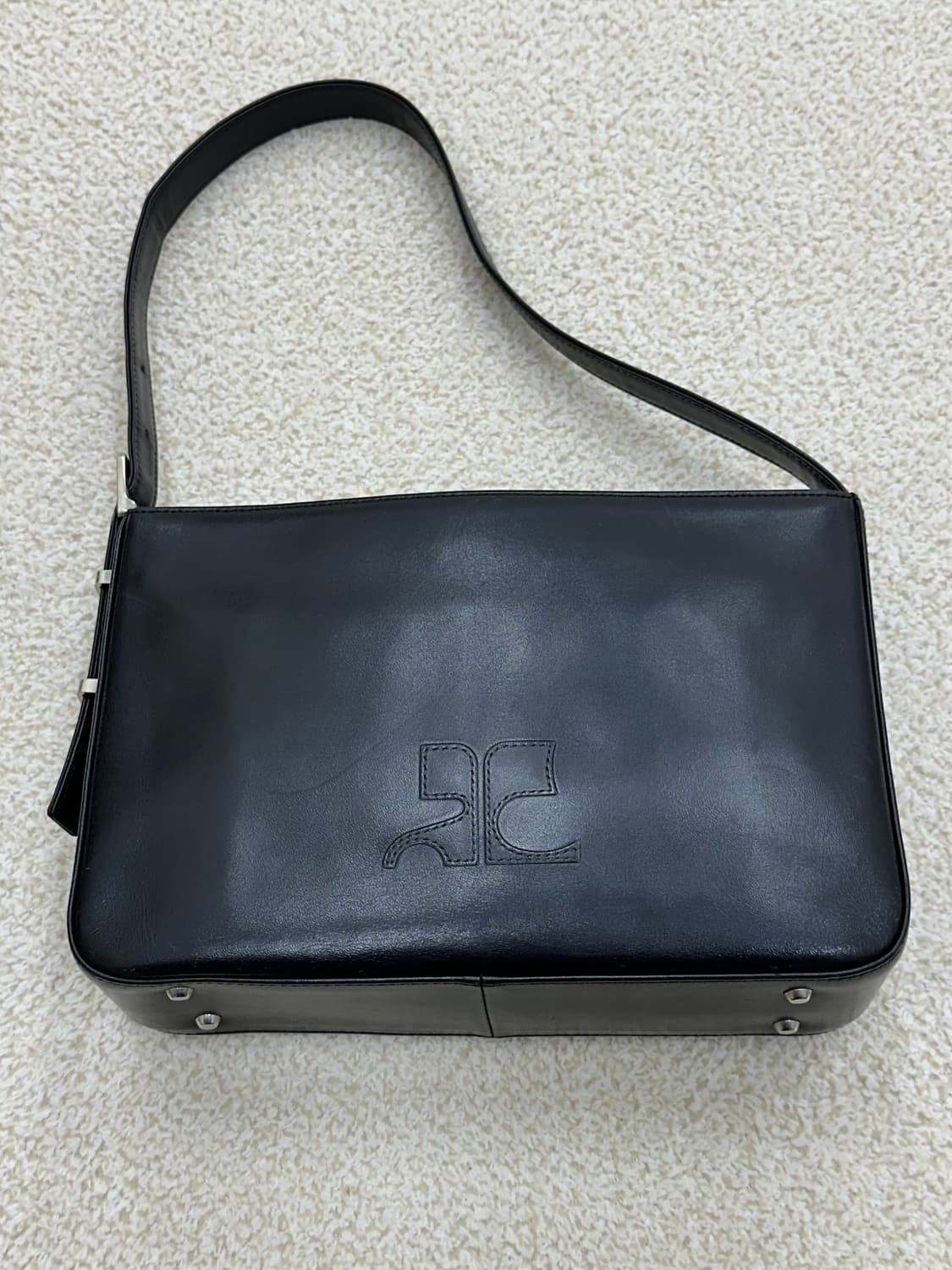 꾸레쥬 블랙 소가죽 숄더백 상품이미지3