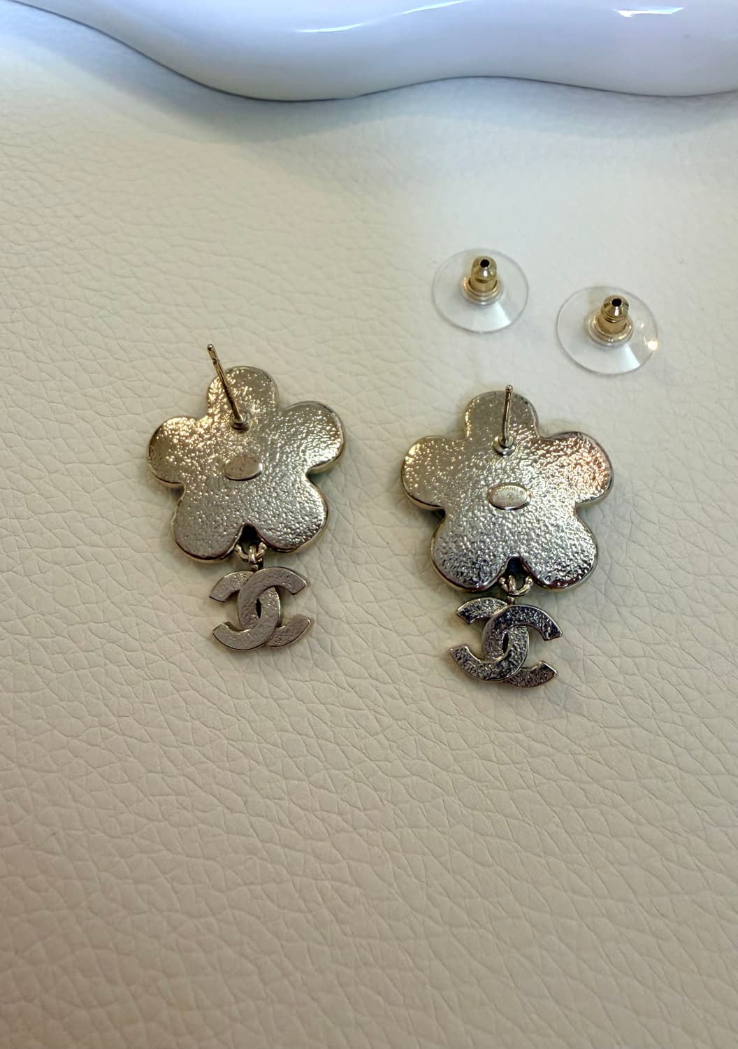 샤넬 데님풍 플라워 CC 드롭귀걸이 업사이클링 상품이미지7