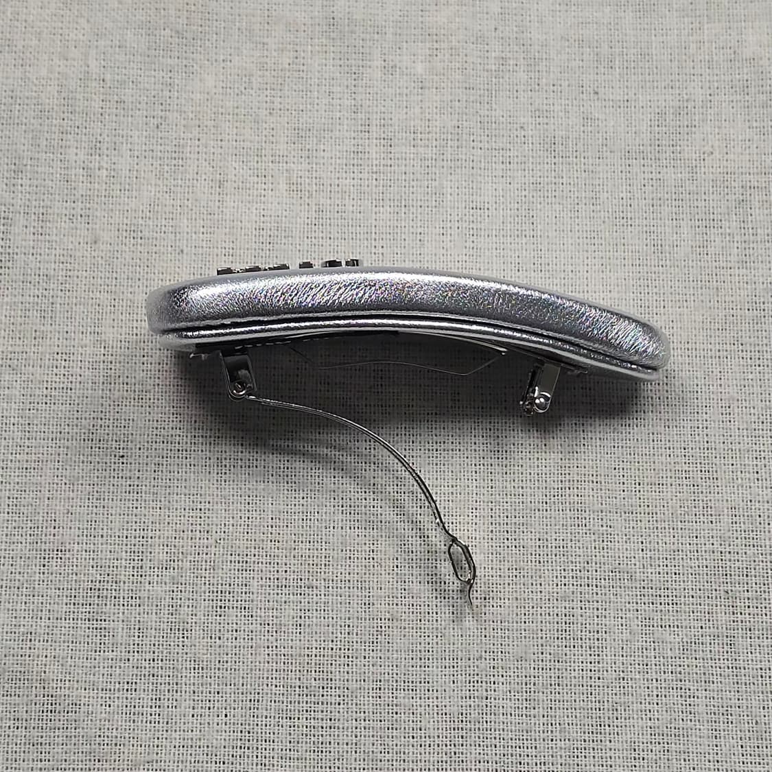 미우미우 로고 나파 가죽 헤어클립 상품이미지4