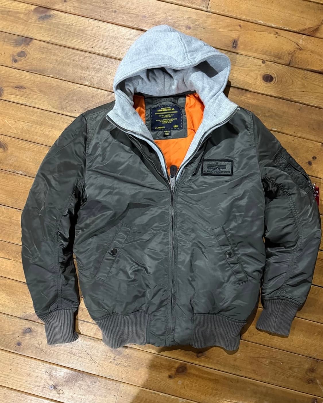 알파인더스트리 ma-1 후드봄버 상품이미지1