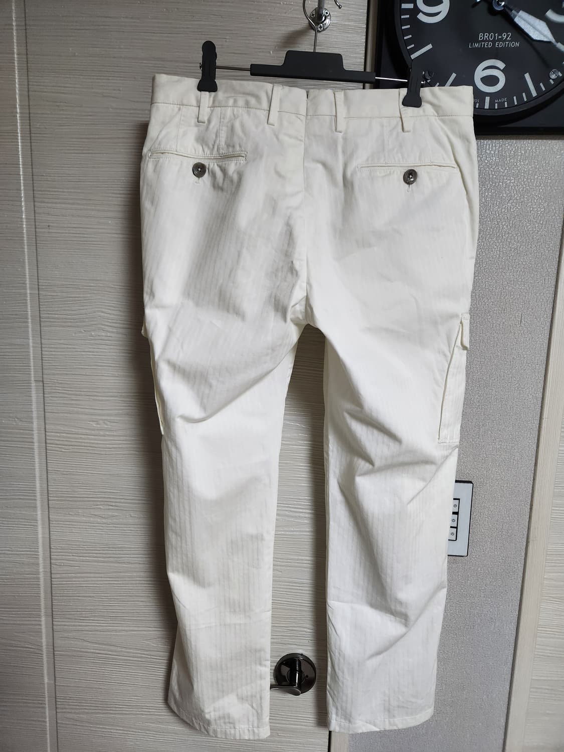 PT01 x BEAMS 콜라보 화이트 헤링본 코튼 카고 팬츠 상품이미지2
