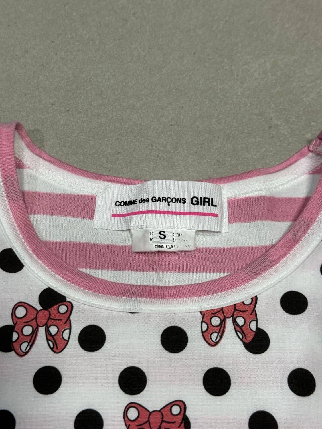 2020 꼼데가르송 x 디즈니 폴카닷 리본 스트라이프 롱슬리브 티셔츠 상품이미지3