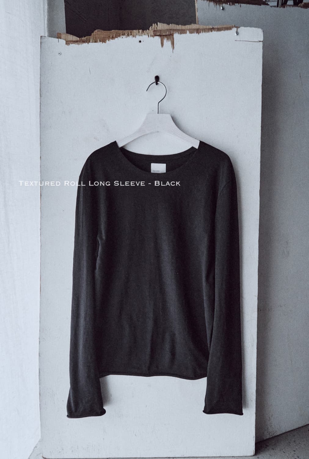 [2] 모노프리베 텍스쳐드 롤 롱슬리브 블랙 상품이미지1