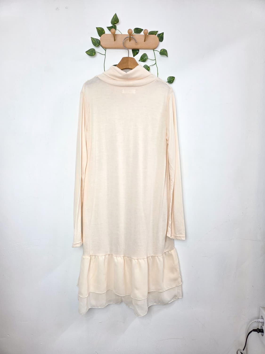 밑단 캉캉 목폴라 원피스 상품이미지4