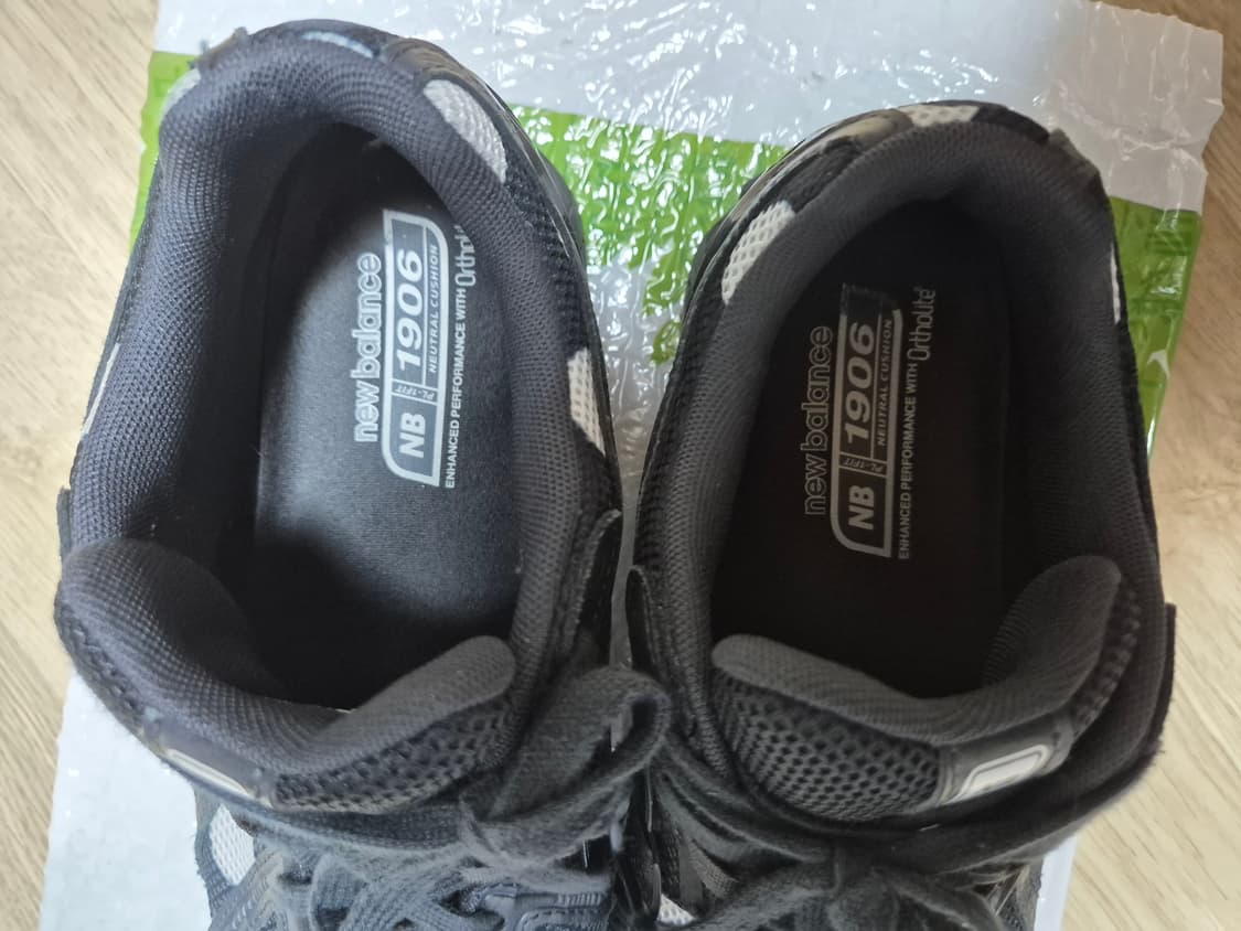 뉴발란스 1906R 폴카 닷 블랙 280 상품이미지2