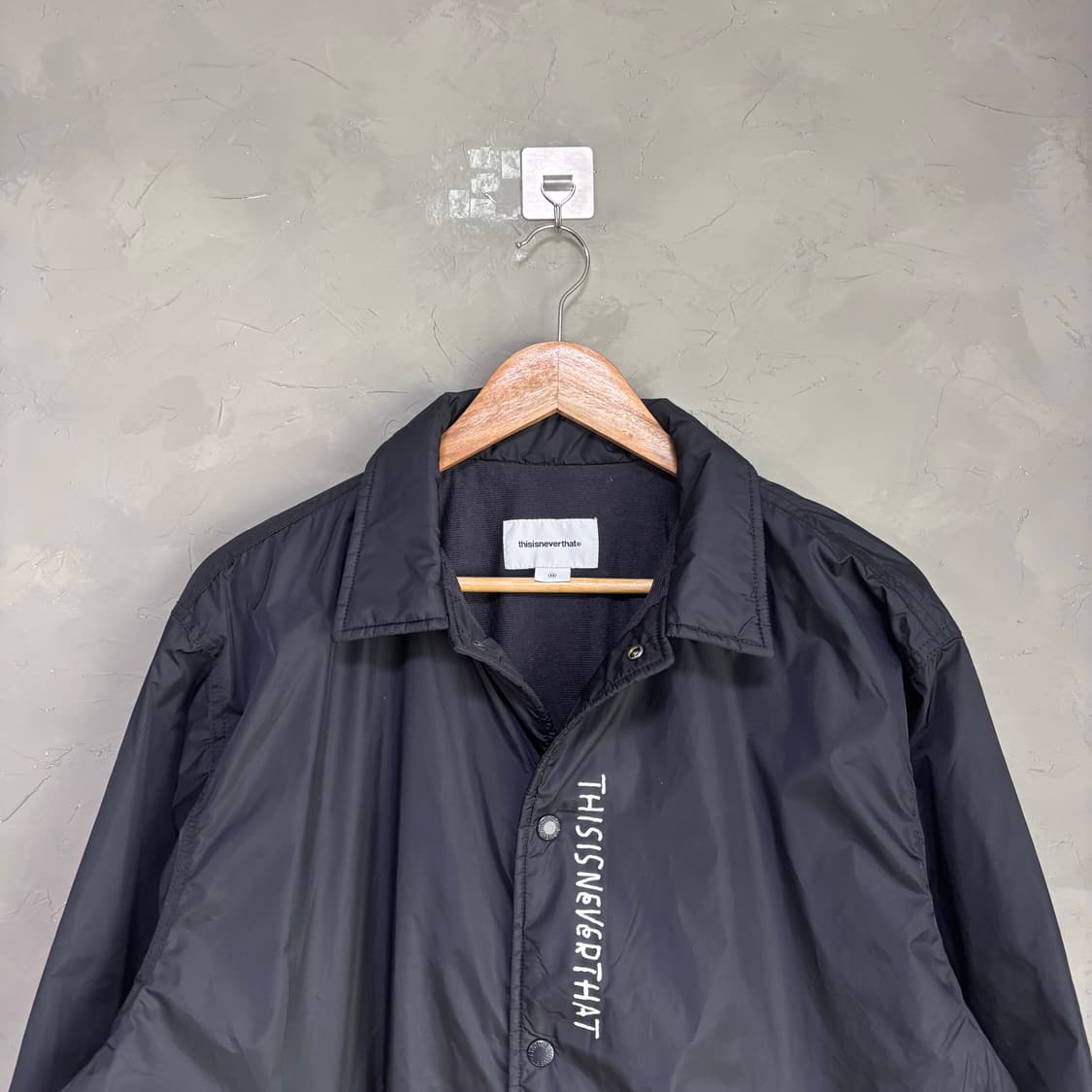 디스이즈네버댓 유가바 콜라보 코치자켓 다크 네이비 상품이미지2