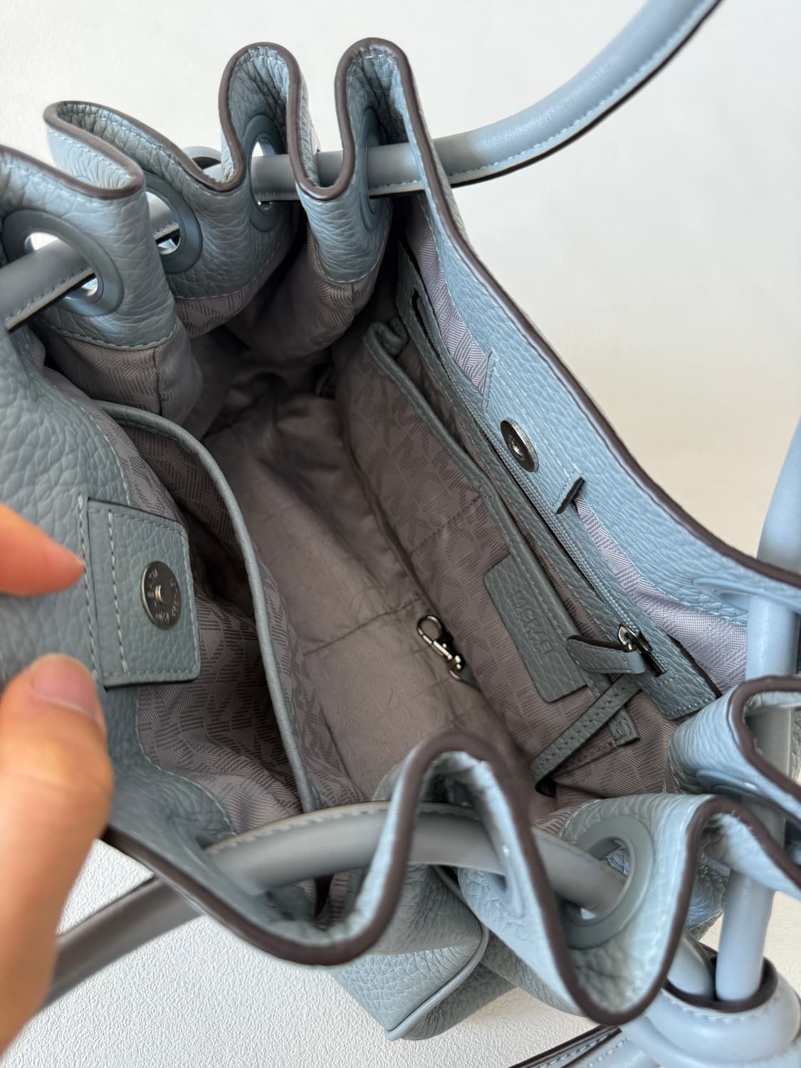 마이클코어스(MICHAEL KORS) 레더 숄더백 상품이미지7