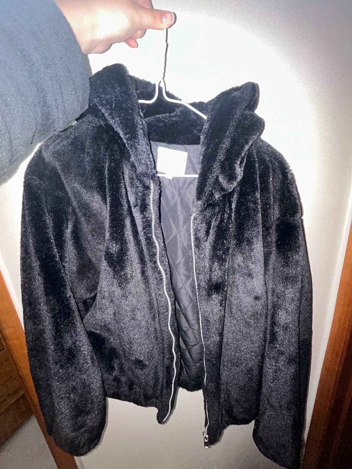 스파오 블랙퍼 자켓 상품이미지1