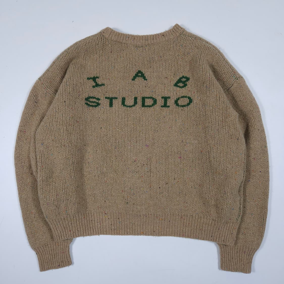 아이앱스튜디오 x 새들러하우스 니트 상품이미지1