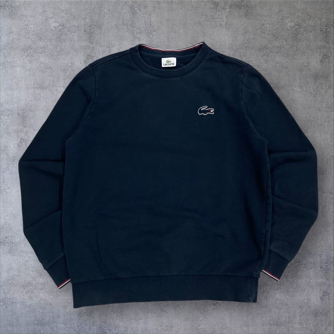 라코스테 네이비 컬러 스몰 로고 미니멀 맨투맨 상품이미지1