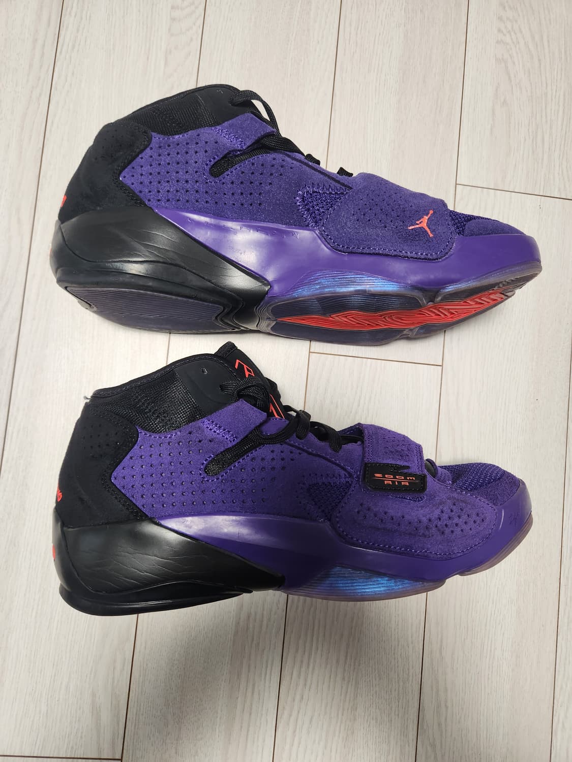 나이키 조던 자이언 2 PF 코트 퍼플 블랙 사이즈250

오염 하자없이 상품이미지6