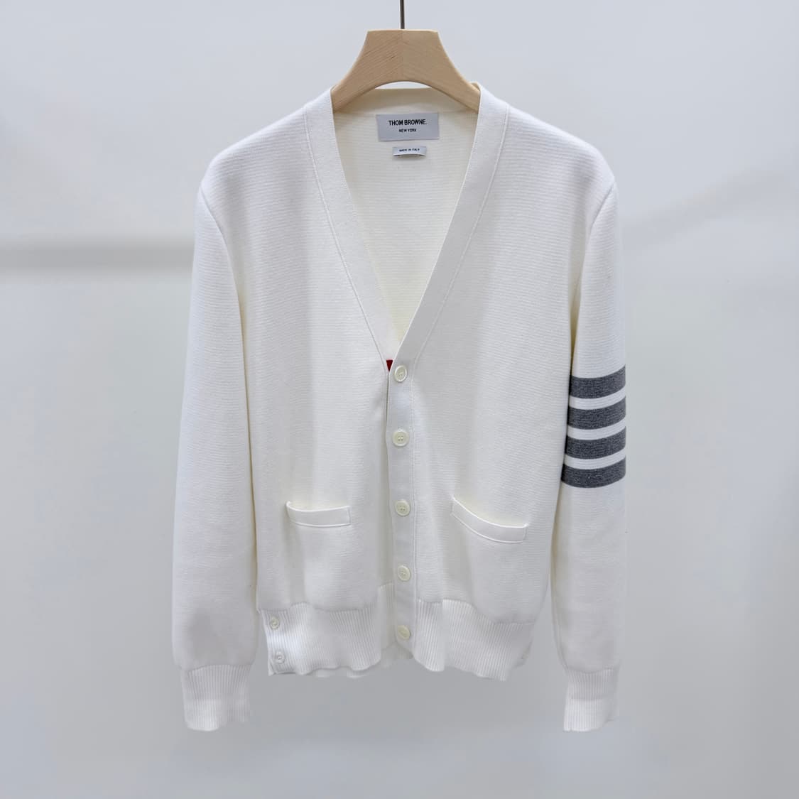 [S+급/1] 톰브라운 사선완장 밀라노스티치 가디건 화이트 상품이미지1