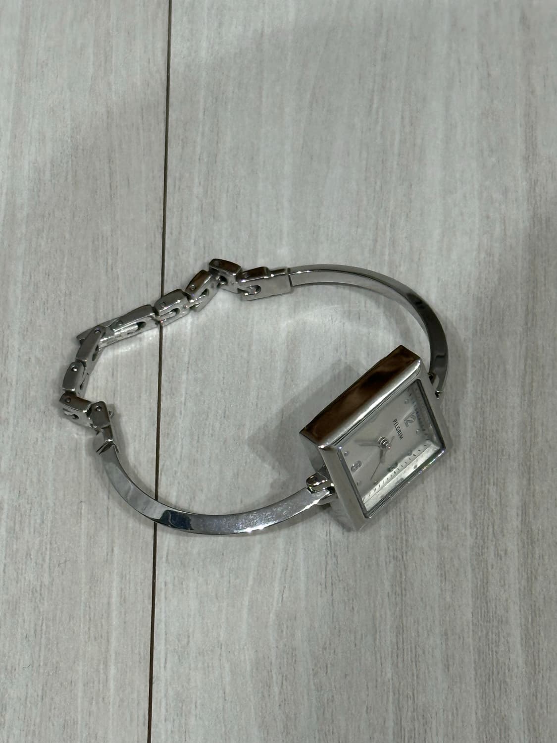 필그림 뱅글 스퀘어 시계 상품이미지1