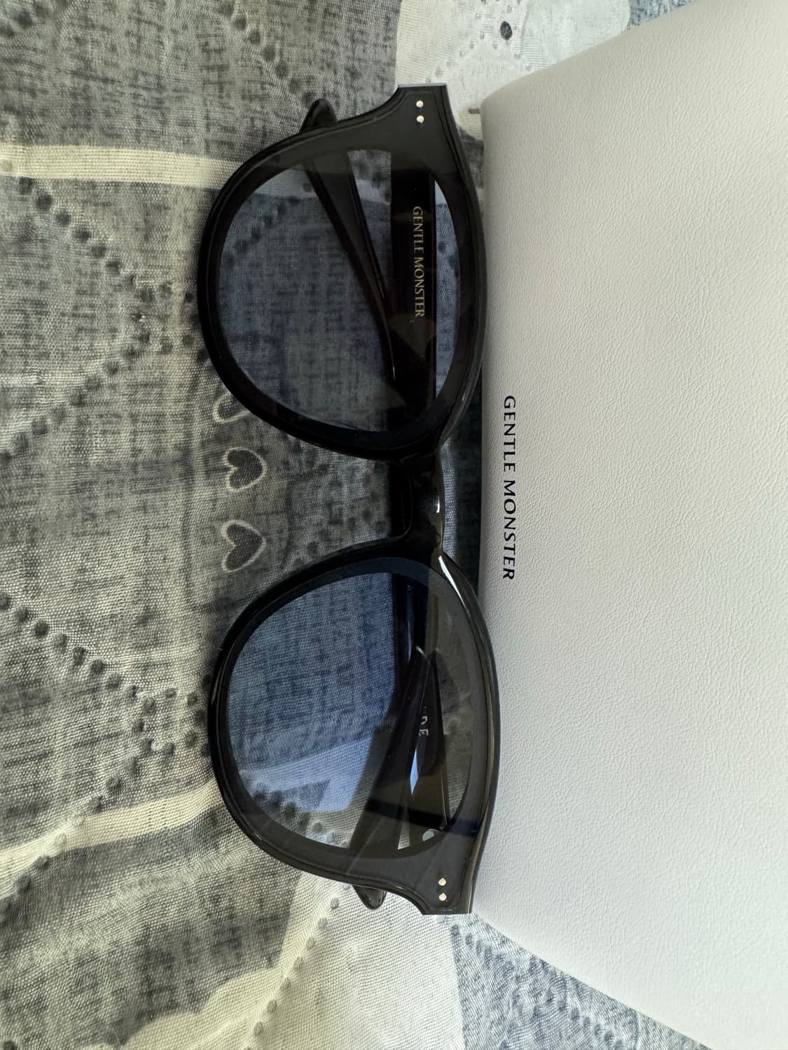 젠틀몬스터 jade-01 B 블랙 블루 상품이미지1