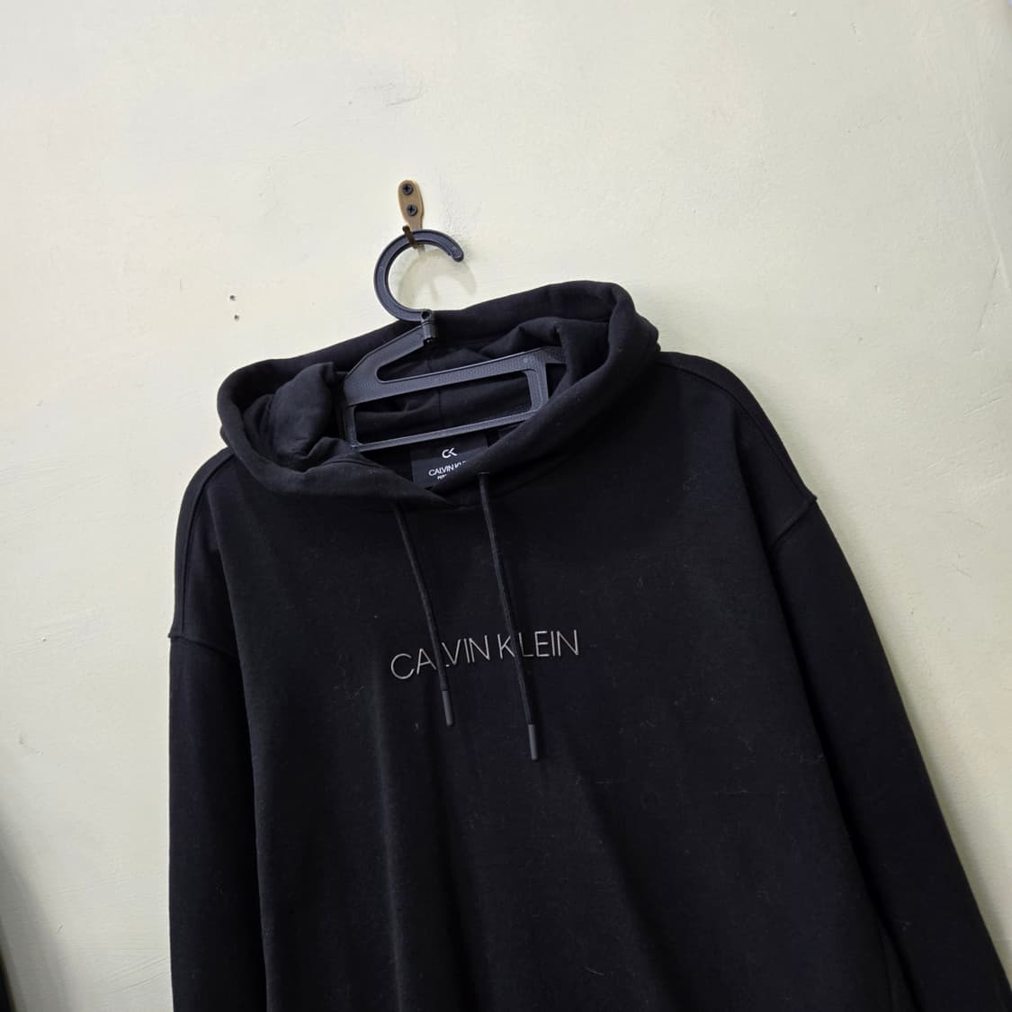 [100] CALVIN KLEIN 퍼포먼스 로고 후드 (블랙) 상품이미지2