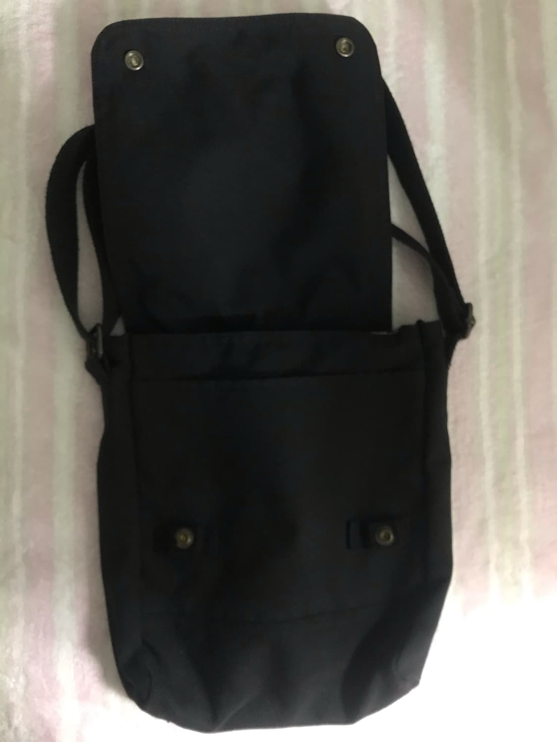 칼하트 크로스바디 스냅 백 블랙 상품이미지2