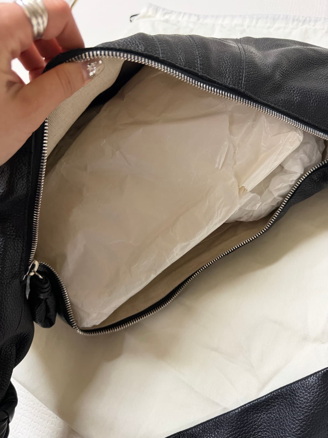 르메르 소프트그레인드 범백 라지 블랙 상품이미지4