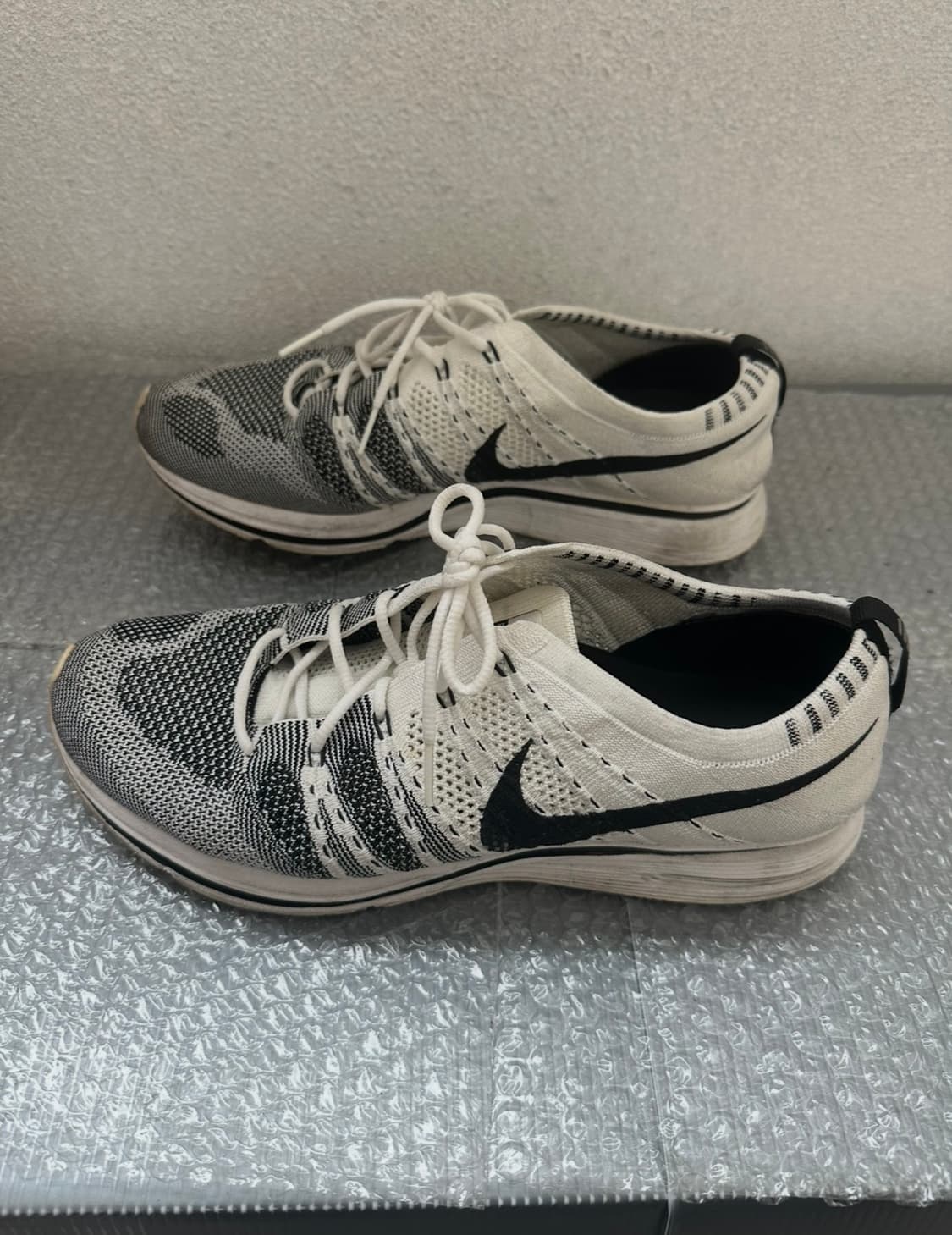 나이키 플라이니트 트레이너 275 흰/검 상품이미지3