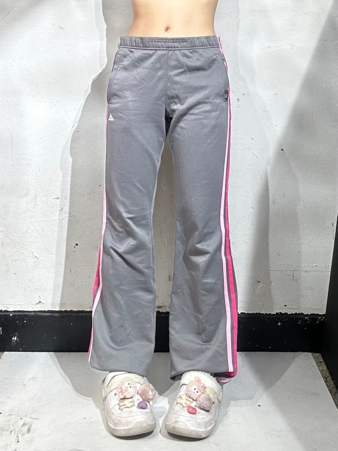 00s 아디다스 대장급 와이드 부츠컷 그레이 핑크 삼선 트레이닝 팬츠 M 상품이미지2