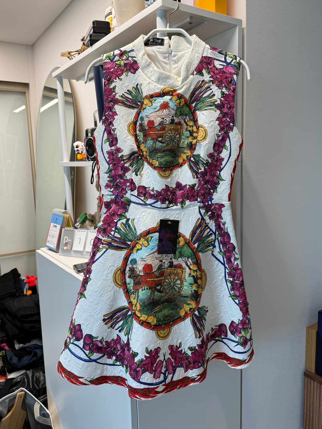 [💎새상품] 화려한 플라워 자수 미니 원피스 (S~M) 상품이미지1