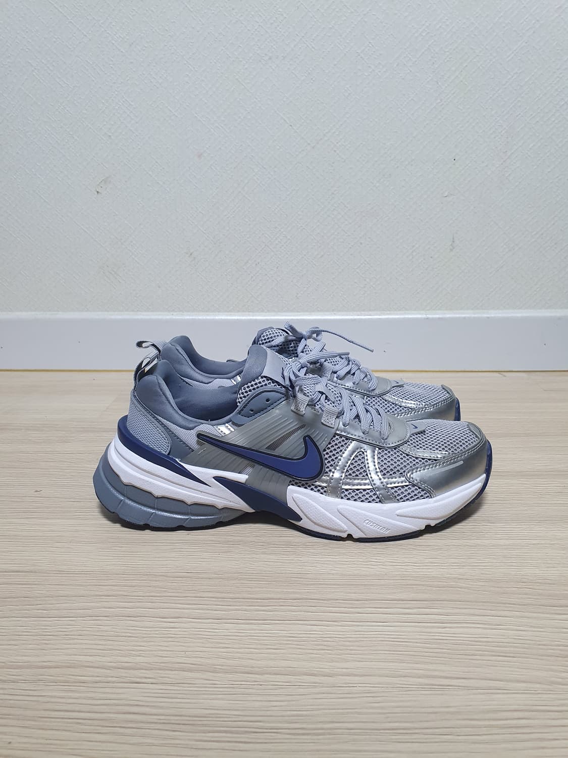 나이키 v2k런 운동화 280 상품이미지1