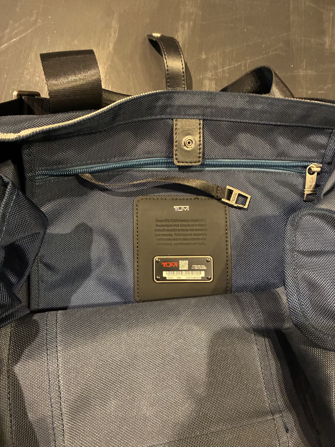 투미 알파 캐리올 토트백 네이비 상품이미지5