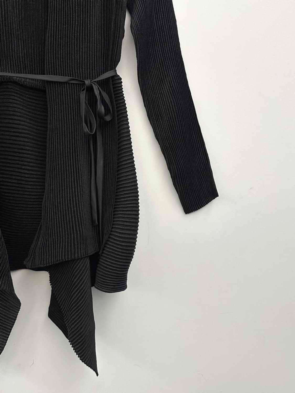 Pleats tail strap cardigan / black 상품이미지4