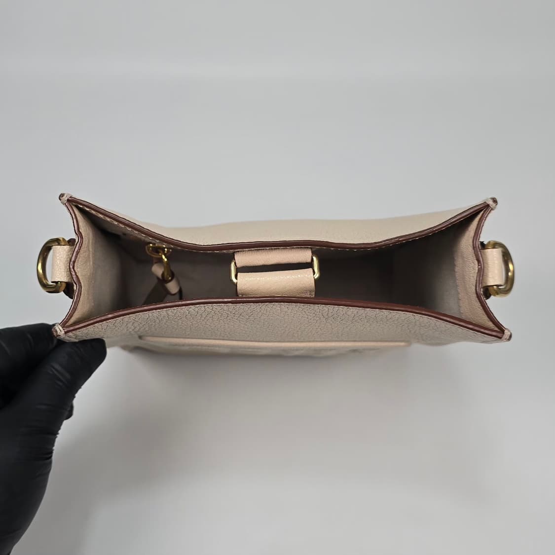 미우미우 마드라스 레더 숄더백 상품이미지7