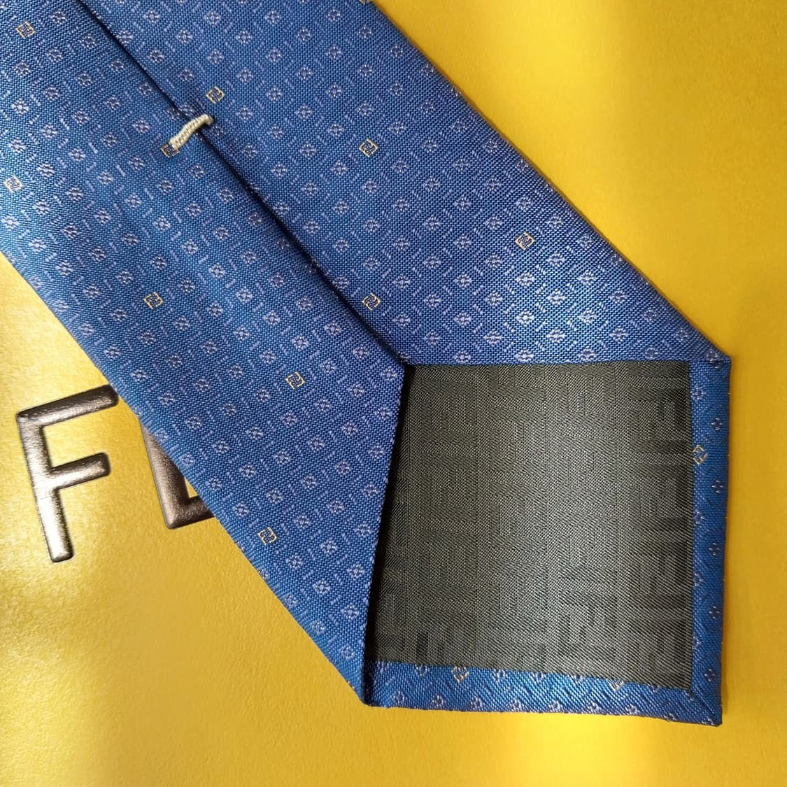 펜디 블루 스몰 로고 패턴 8cm 슬림 넥타이 새상품 K2588
 상품이미지8