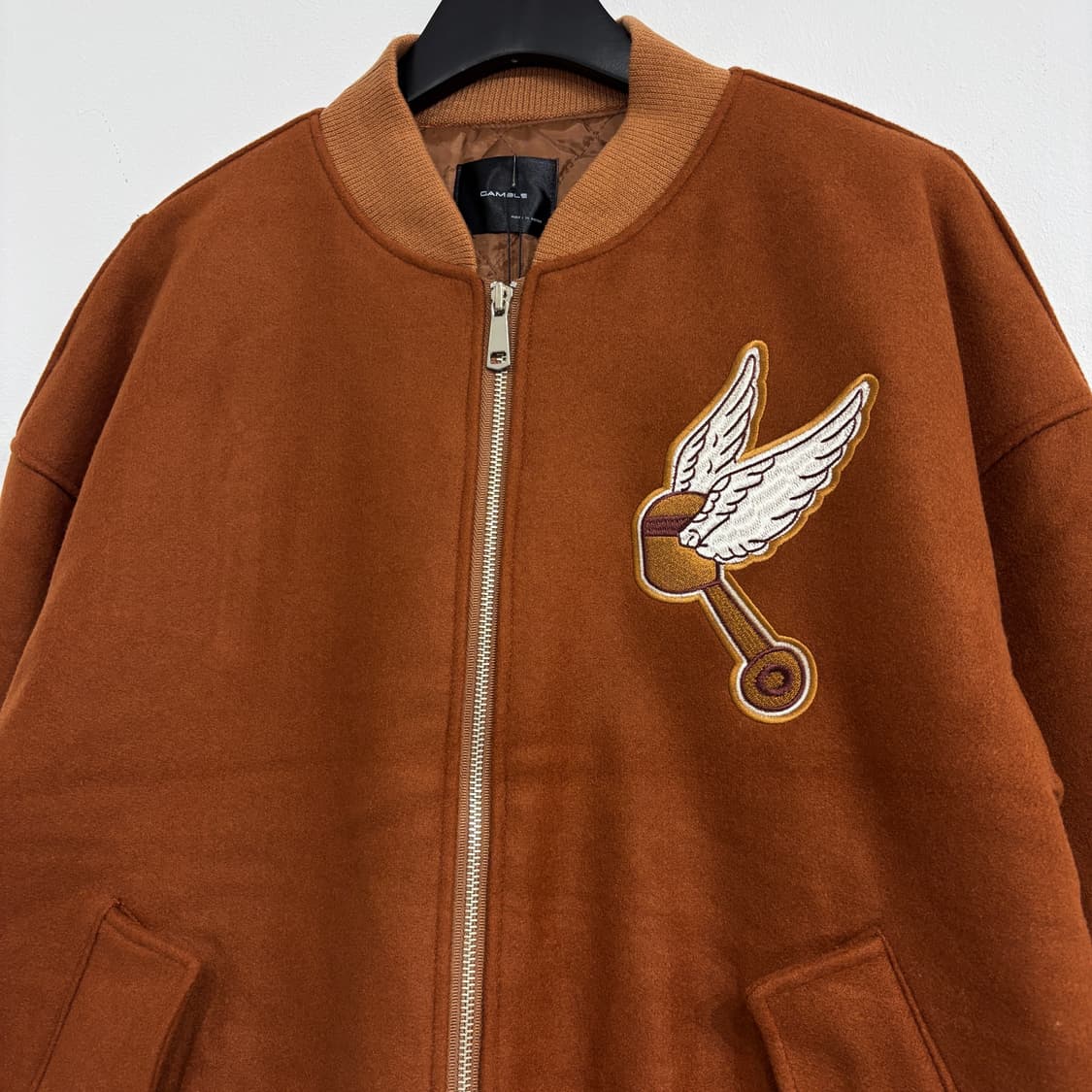 [새상품] 스웨이드 패치 누빔 바시티점퍼 상품이미지2