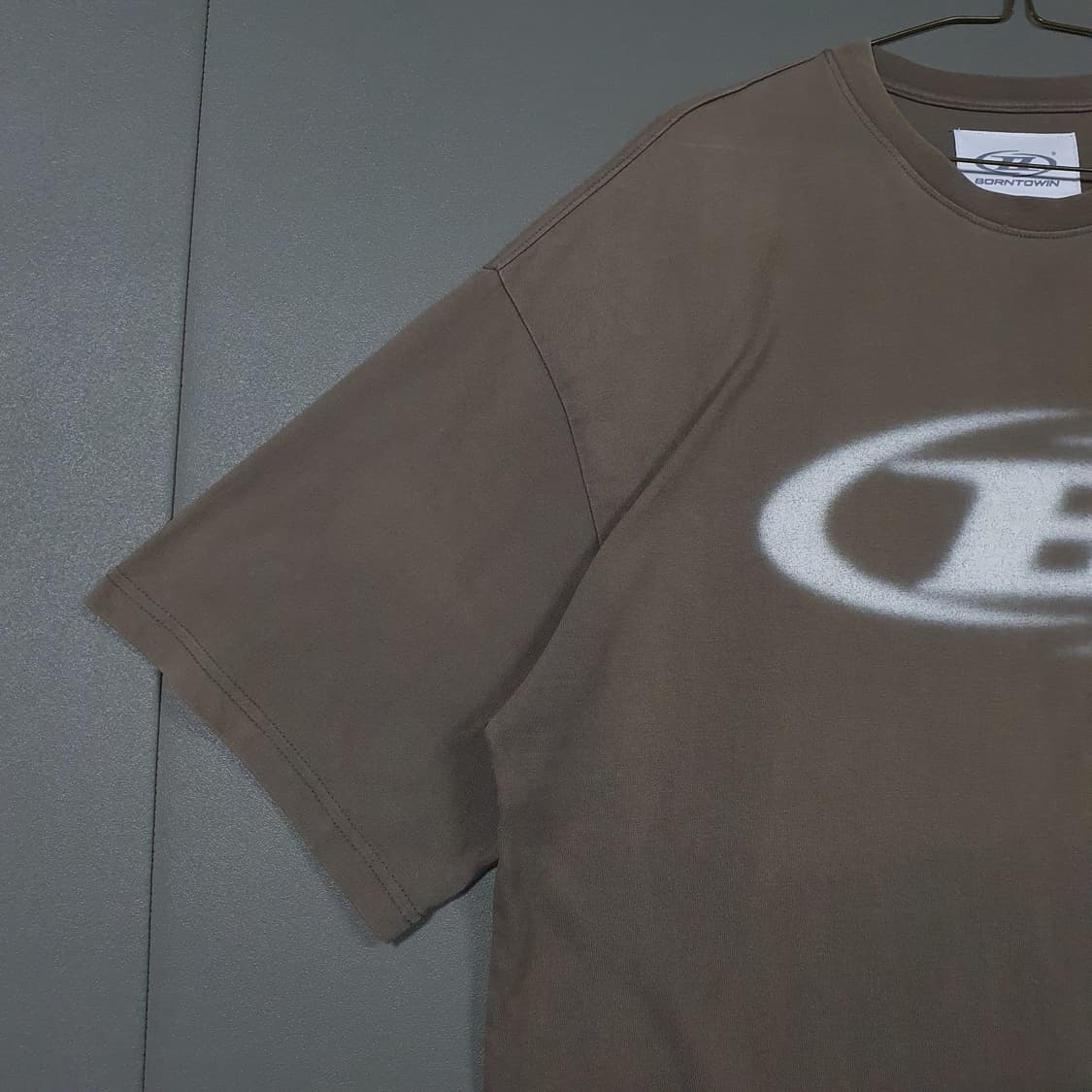 실측 XL 본투윈 블러 B 빅로고 오버핏 반팔 티셔츠 카키 브라운 1 상품이미지4