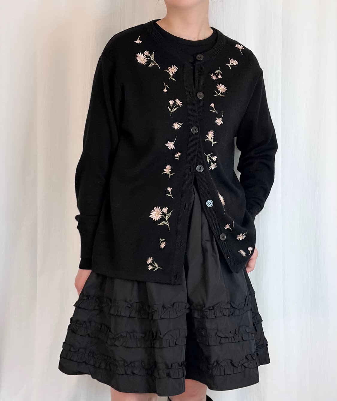 Floral Embroidery Knit Cardigan - Black 상품이미지4