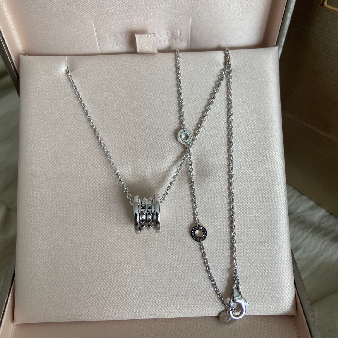 [정품] 불가리 네크리스 화이트골드 록 스터드 풀박스 상품이미지2