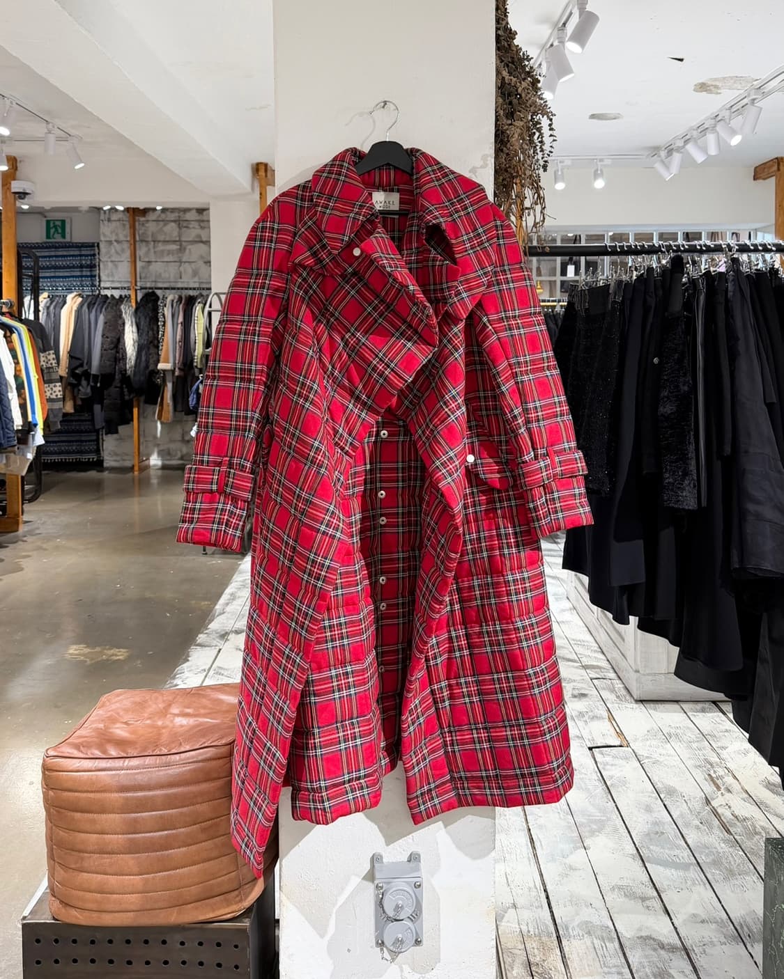 어웨이크 모드 레드 타탄 체크 패디드 퀄팅 롱코트 상품이미지1