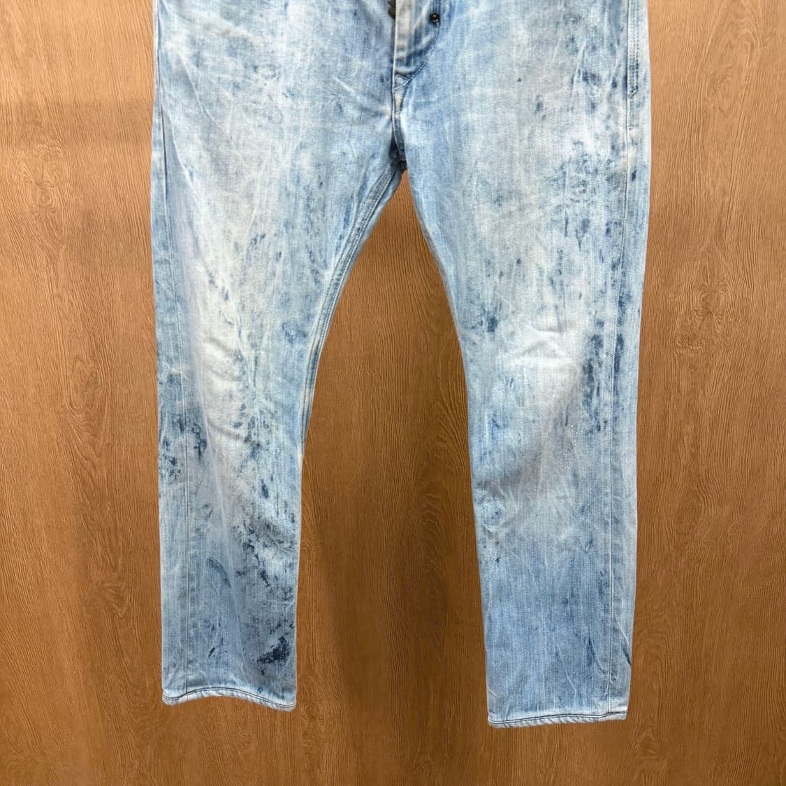 디젤 데님 팬츠 빈티지 워싱 페이딩 백 포켓 패치워크 아일렛 디테일 연청 상품이미지5