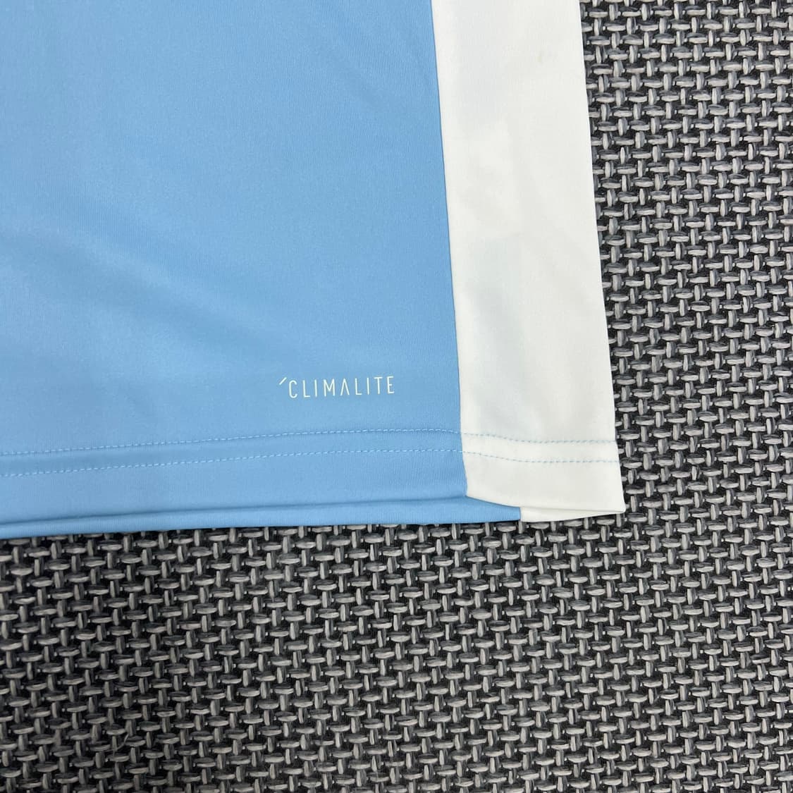 착샷O 아디다스 스카이블루 기능성 반팔 상품이미지3