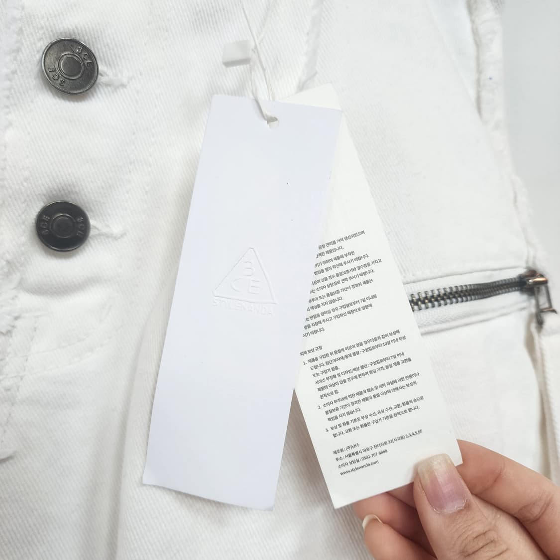 스타일난다 화이트 데님 컷팅 스커트 상품이미지3