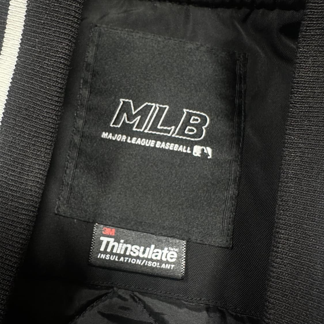 ✨ (바배) MLB 뉴욕양키즈 누빔 바시티 블랙 자켓  상품이미지5