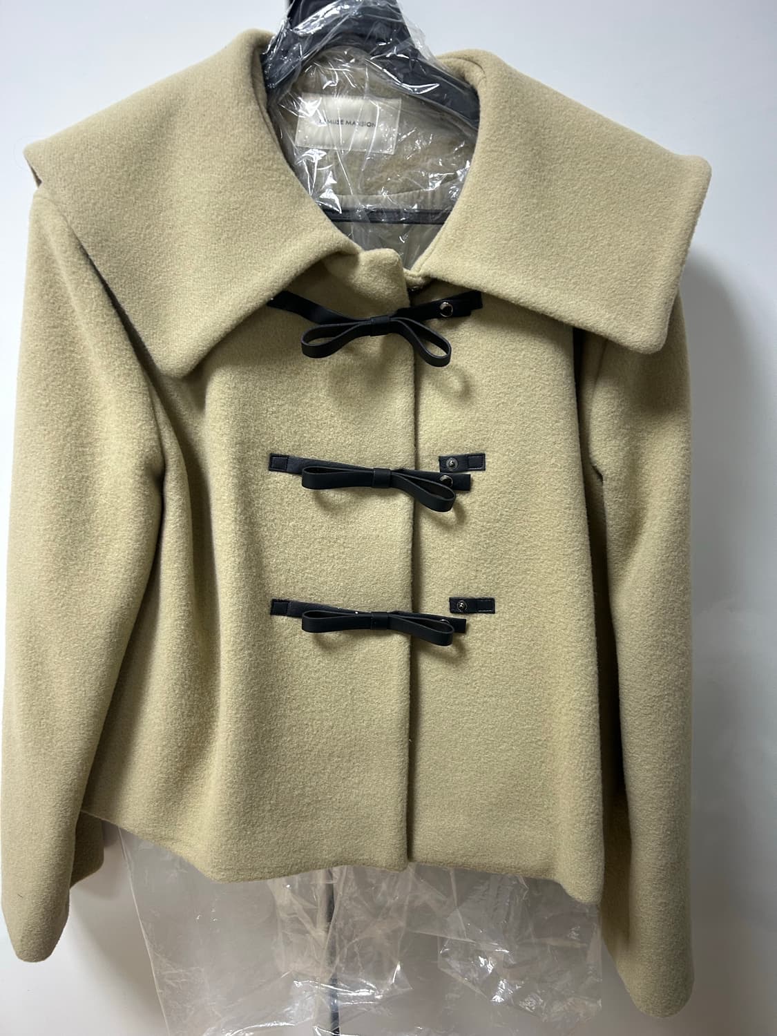 비뮤즈맨션 리본 하프코트 베이지 상품이미지3