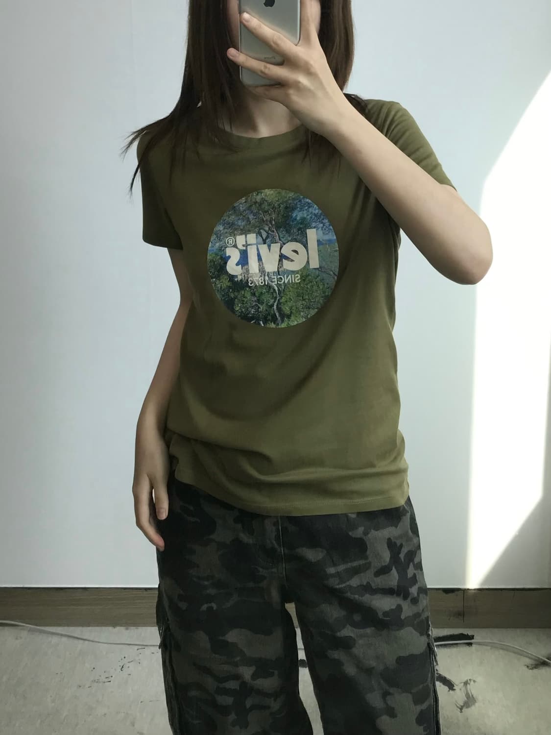 리바이스 프린팅 카키 반팔 티셔츠 상품이미지1