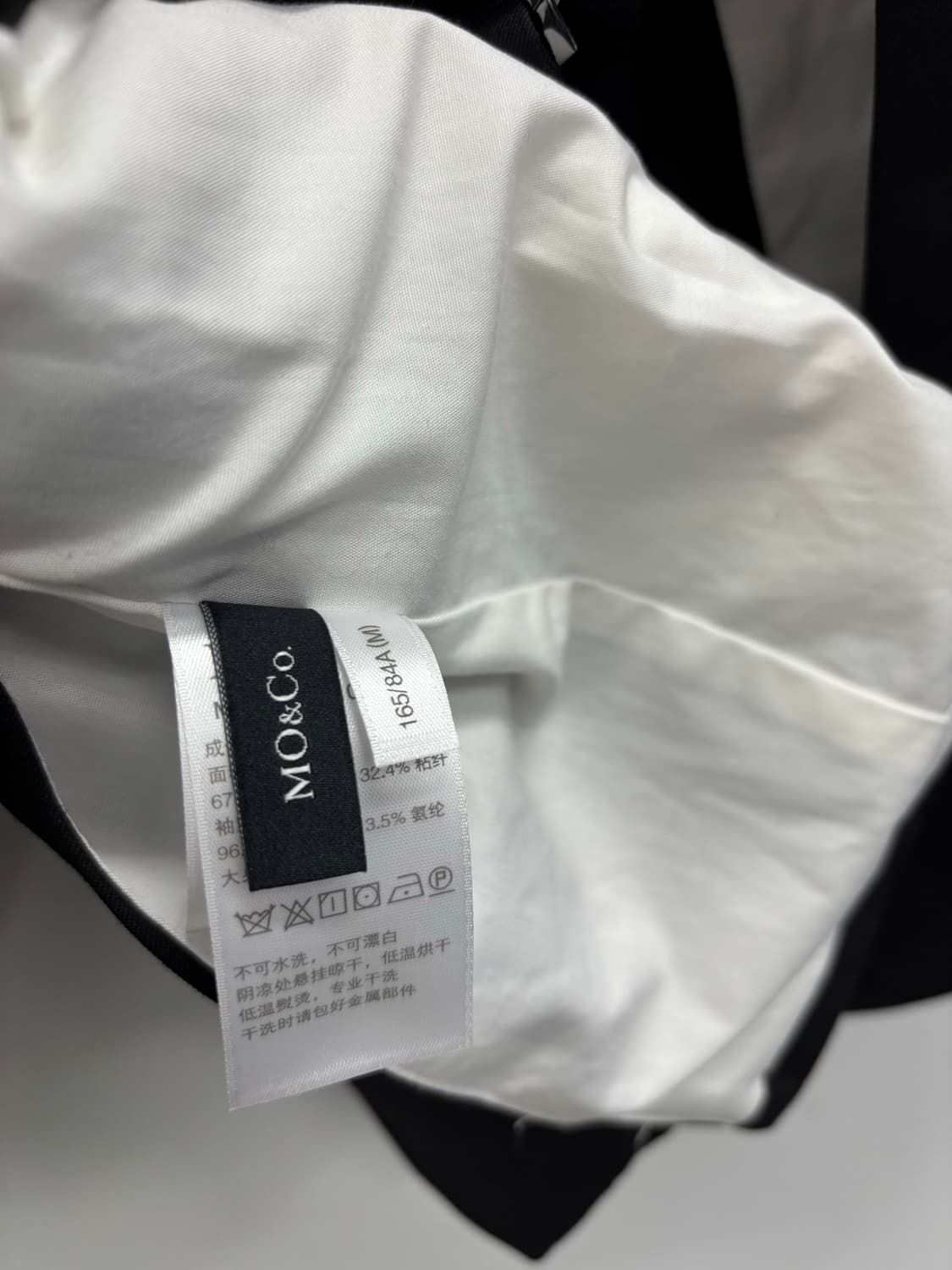 모앤코 MO&Co. 백리스 컷아웃 테일러드 자켓 상품이미지4