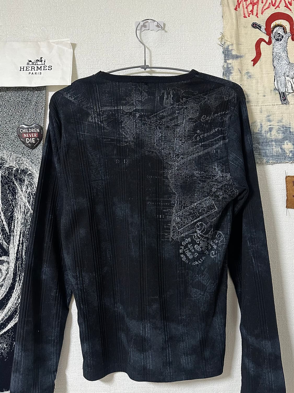 in the attic homme 아카이브 그래픽 텍스처 롱슬리브c 상품이미지3